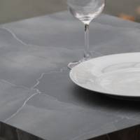 Table pied noir 70x70cm lune bleue - intérieur - RestooTab