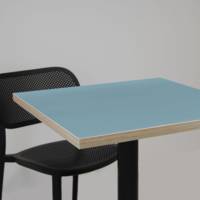 Table pied noir 70x70cm bleu cèdre chants bois - intérieur - RestooTab