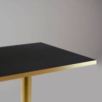 Mange-debout pied Doré 60x60cm noir chants laiton - intérieur - RestooTab