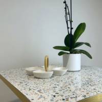 Plateau de table carré Terrazzo Spectra & laiton - RestooTab